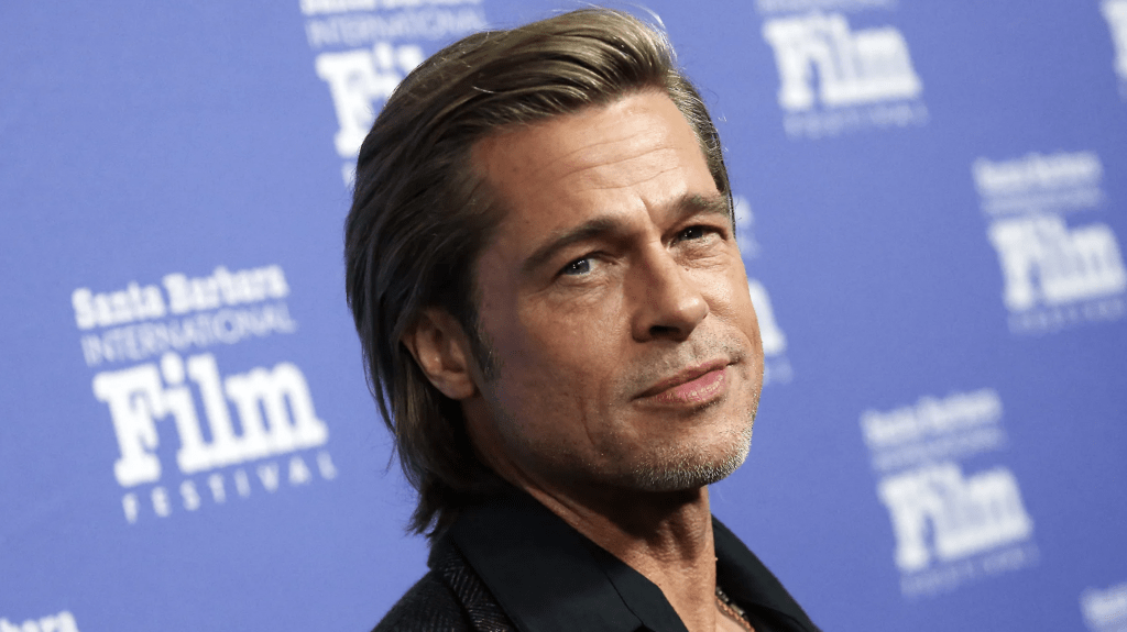 Media melena hacia atrás Brad Pitt